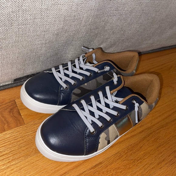 Navy and Camo sneakers - Picture 2 of 4